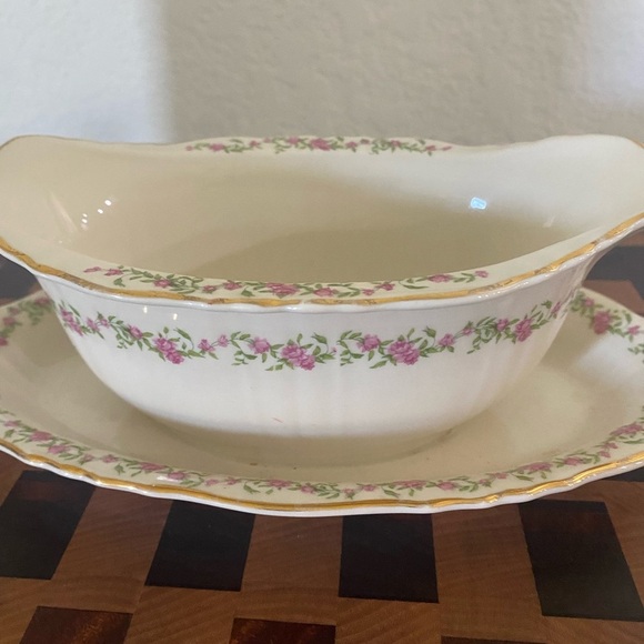 Vtg Cynthia by Syracuse Pink Floral Gold Trim Gravy Boat Attached Under Plate - Picture 4 of 10